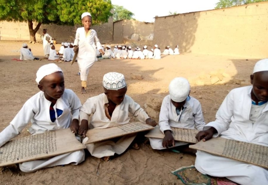 Afrika'da Kur'anı Kerim Dağıtıldı