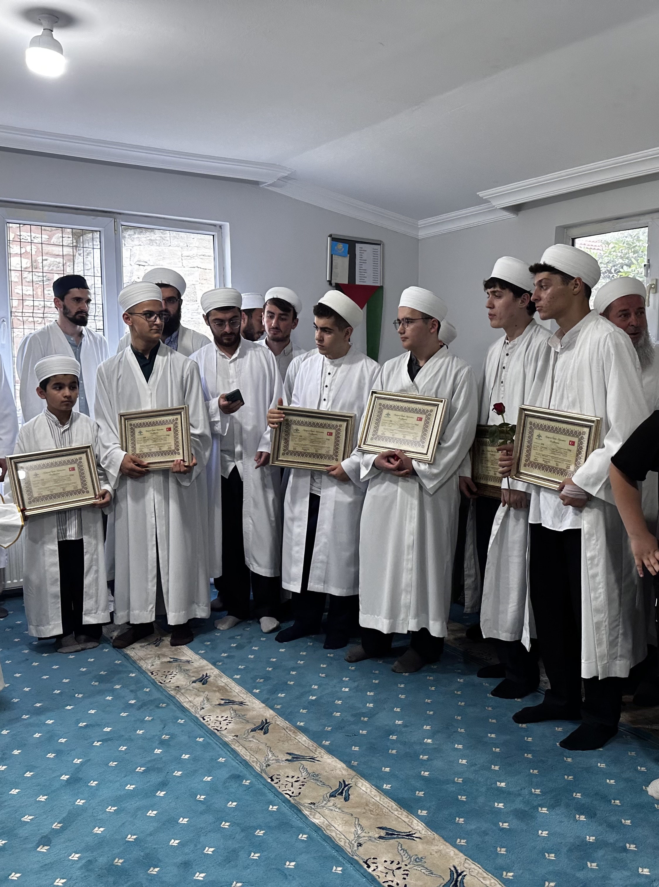 HAFIZLAR YETİŞİYOR